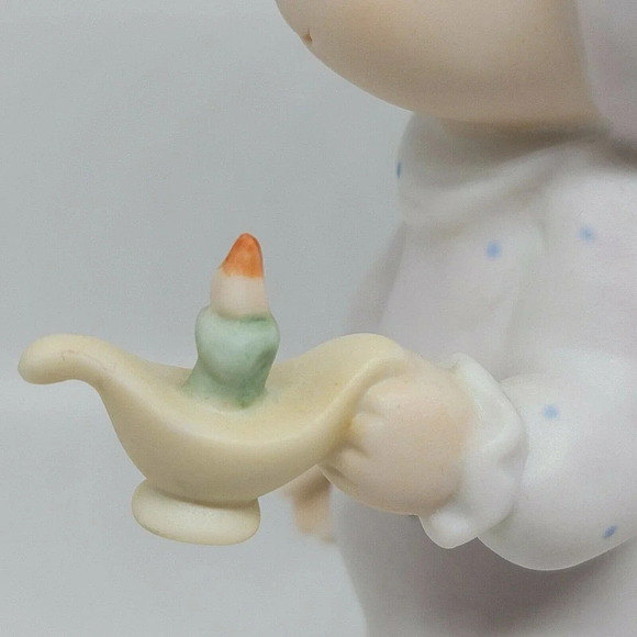 PRECIOUS MOMENTS FIGURINES "Jesus is the light that Shines" Child in Pajamas - Picture 6 of 12